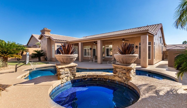 Luxury Resort Home, Peoria Stadium 5 min, Glendale, Pool, Hot Tub, Pool Table