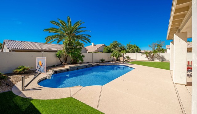 Luxury Resort Home, Spring Training, Peoria, Glendale, Sparkling Pool, Location!