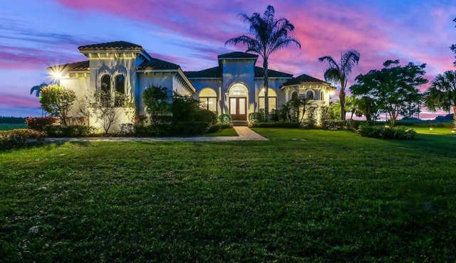 Luxury Resort Lakefront Pool Spa Villa