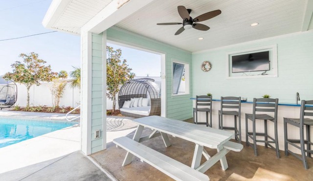 Luxury Resort, Near Beach, Heated Pool, Game Room, Hot Tub, Tiki Bar, Pets