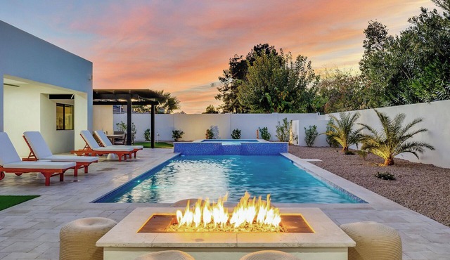 Luxury Resort—Pool, Spa & Putting Green