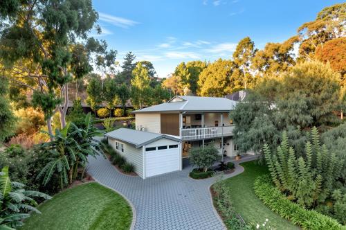 Luxury Resort Studio Apartment Retreat with Pool, Tennis & Alfresco