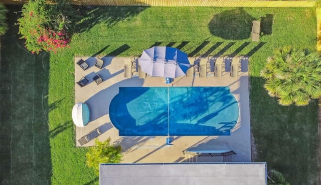 Luxury, Resort-style 4bedrooms/2.5bathrooms House! with a Large Pool.