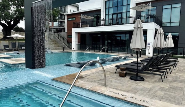 Luxury Resort-Style Apt Pool