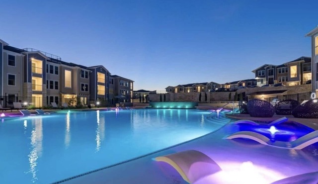 Luxury Resort Style Apt near Six flags/sea world!