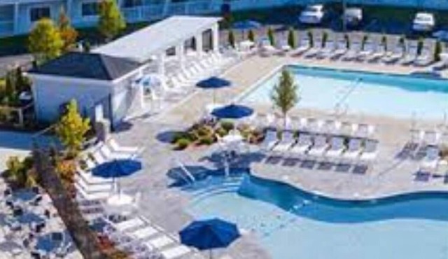 Luxury Resort with Restaurants , 5 minutes to the beach