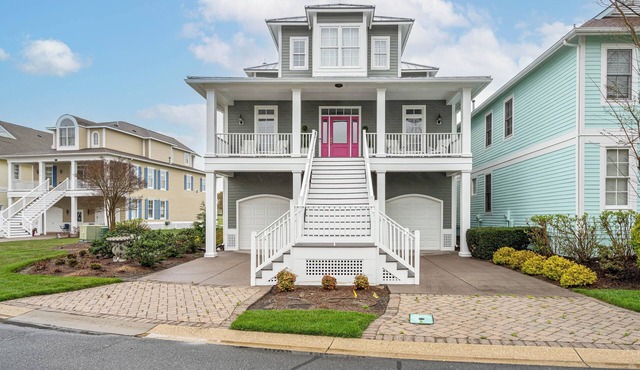 Luxury Retreat at The Peninsula, Endless Amenities, Private Beach, Sleeps 10