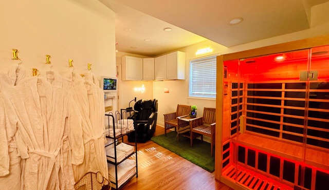 Luxury Retreat/Dual Fire Pits, Sauna and Massage Chair Room & Mega Arcade
