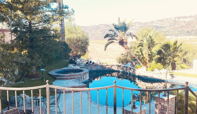 Luxury retreat fivenbedroom mountain paradise with pool Jacuzzi/grilled barbecue