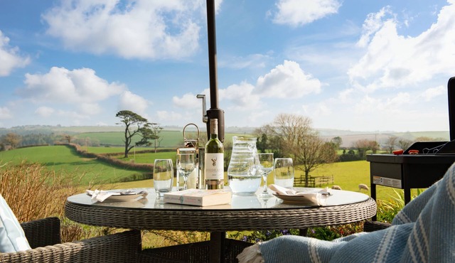 Luxury retreat for 2 with stunning rural views, private hot tub and EV charging