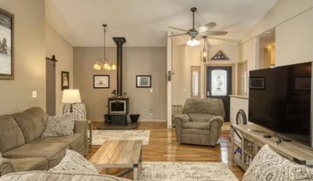 Luxury retreat for professionals: Ideal for relaxation & rejuvenation. Book now!