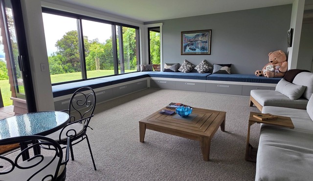 Luxury retreat for two beside the great lake.