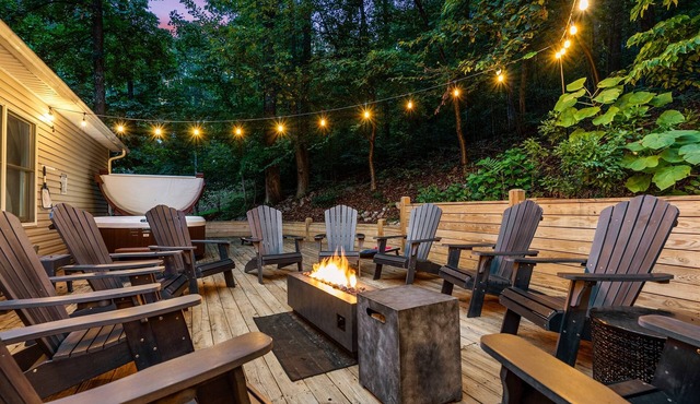 Luxury Retreat~Hot Tub~Sauna~Game Rm~2 King Suites~Toys~Flower on the Mountain