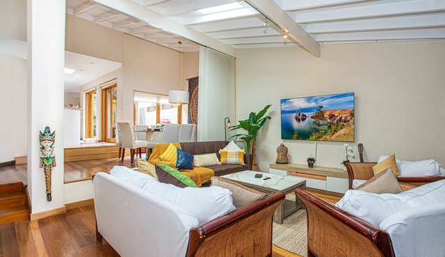 Luxury Retreat Home - 4Bed House - Mins from CBD