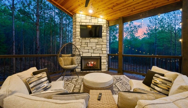 Luxury Retreat Hot Tub, Fire Pit Sleeps 20