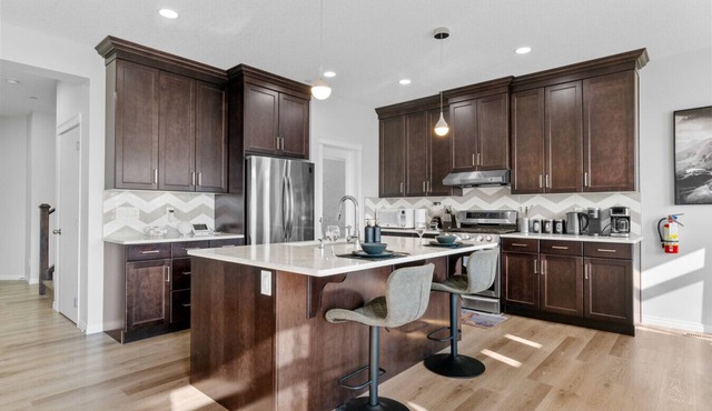 Luxury Retreat Hot Tub Pool Table 3 King Bed