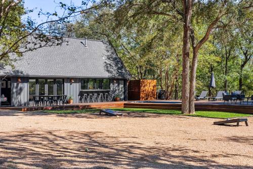 Luxury Retreat Hot Tub Fire Pit Pool GameRoom