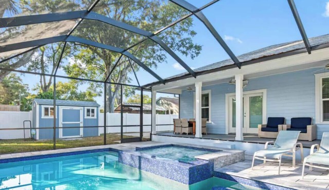 Luxury Retreat Hot Tub Private Fenced Yard