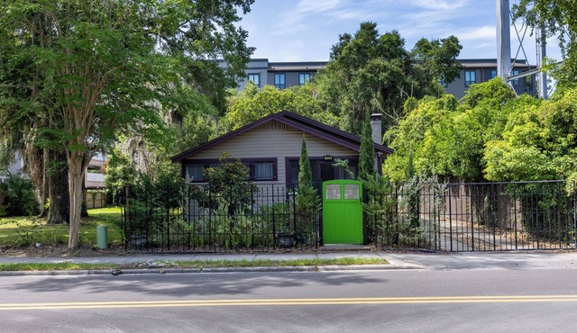 Luxury Retreat Just Steps from UF Main Campus