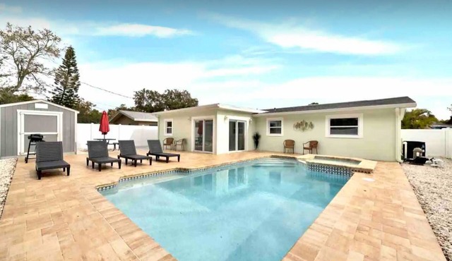 Luxury Retreat Largo - Beaches - 12PPL - Pool Spa