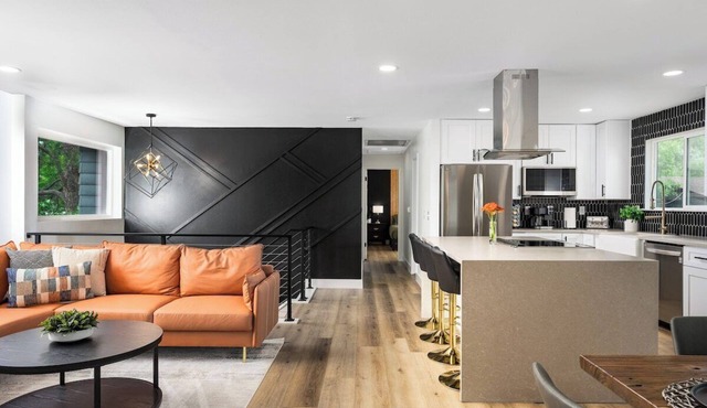 Luxury Retreat - Mountain View Deck and Game Room