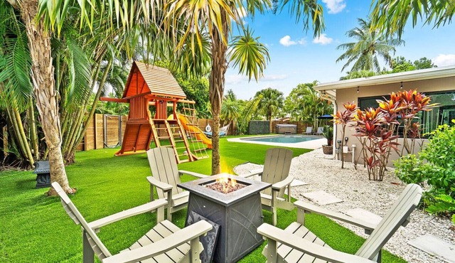 Luxury Retreat near Beach, Heated Pool, Hot Tub & Games