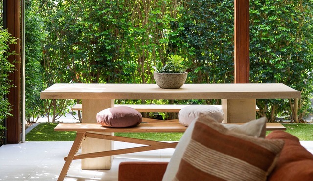 Luxury retreat near great eateries and walking distance to the city's festivals