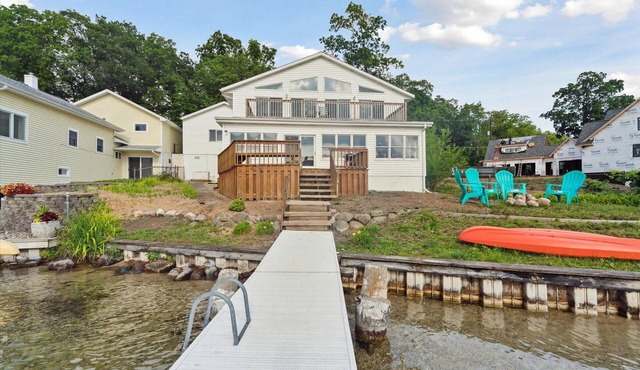 Luxury Retreat on Gull Lake – Perfect for Your Next Getaway!