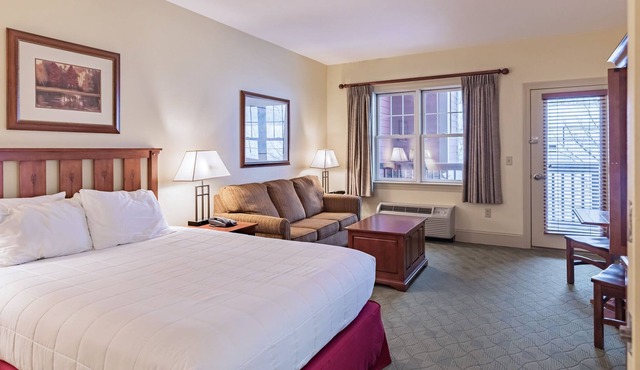 Luxury Retreat on Hunter Mountain w/ Hot Tub, Sauna, Pool, Zipline, Hike