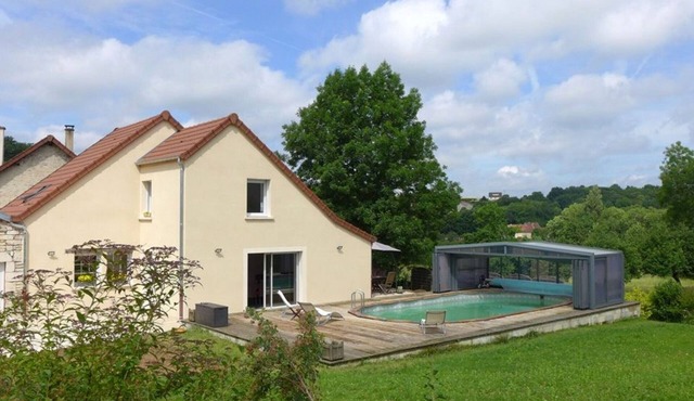 Luxury Retreat: Private Pool, Game Room, Forest Trails, Near Fishing Spots