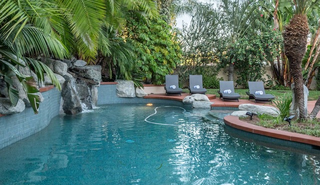 Luxury Retreat-Pool/HotTub/Game Room/Putting Green