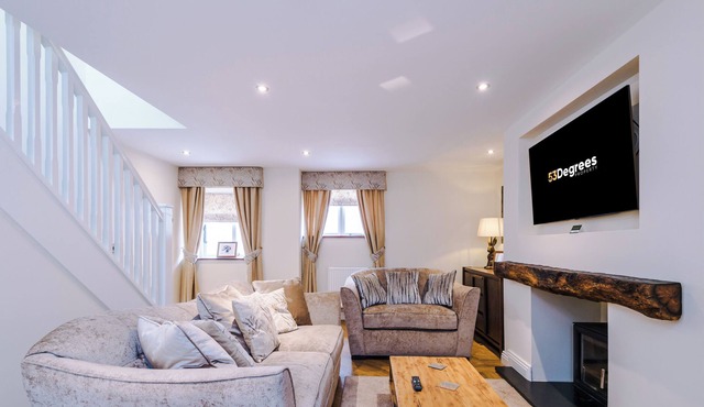 Luxury Retreat under Beeston Castle | 53 Degrees Property | Sleeps 2