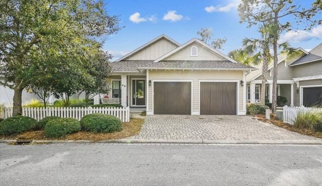 Luxury retreat with screened porch, BBQ, pond view, firepit, pool & beach access