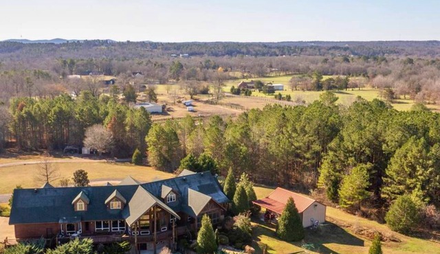 Luxury Retreat w/Heated Pool - Sleeps 18