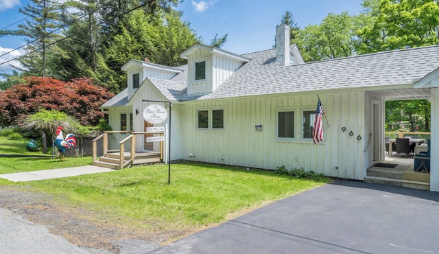 Luxury Retreat w/Hot Tub - near Bethel Woods!