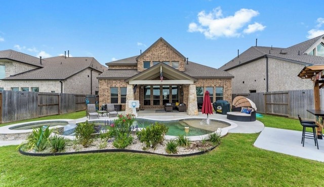 Luxury Retreat w/Pool & Spa