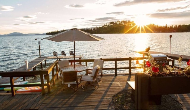 Luxury Retreat w/Private Dock, SUPs, fast WiFi, EV