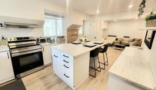 Luxury Retreat with Hot Tub | EV Charger & Parking