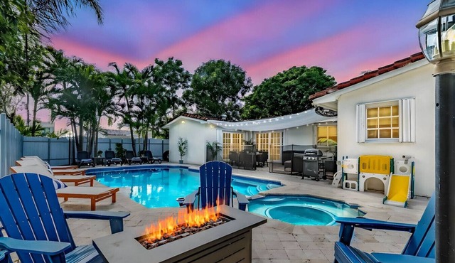 Luxury Retreat with Heated Pool, Spa, FirePit &BBQ