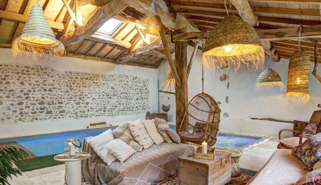 Luxury Retreat with Heated Pool, Spa & Sauna in Serene Countryside