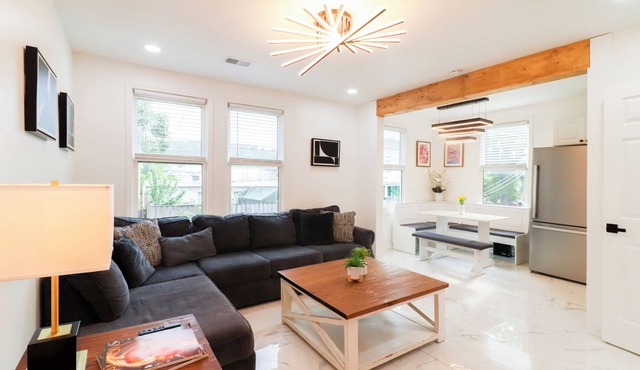 Luxury Retreat with Jacuzzi