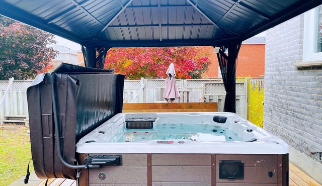Luxury Retreat with Outdoor Jacuzzi