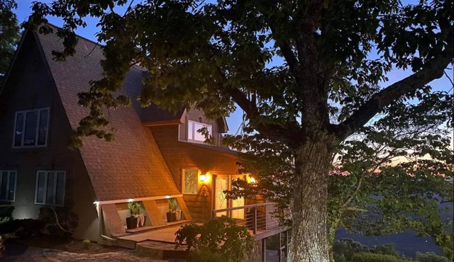 Luxury retreat with panoramic views at Mount Sinai Manor!