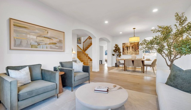 Luxury Retreat: Yard, Beach, FIFA: Sleeps 10