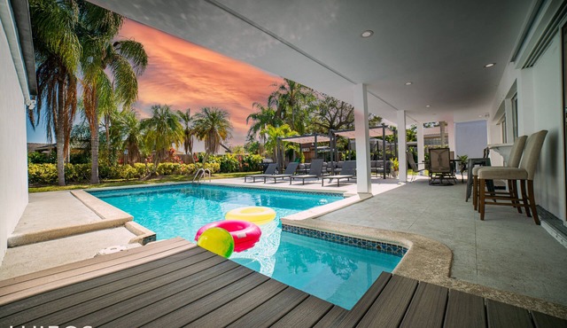 Luxury Retreats with Pool & Entertainment Amenities