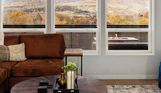 Luxury Ridge Retreat | Hot Tub Views FirePit Games