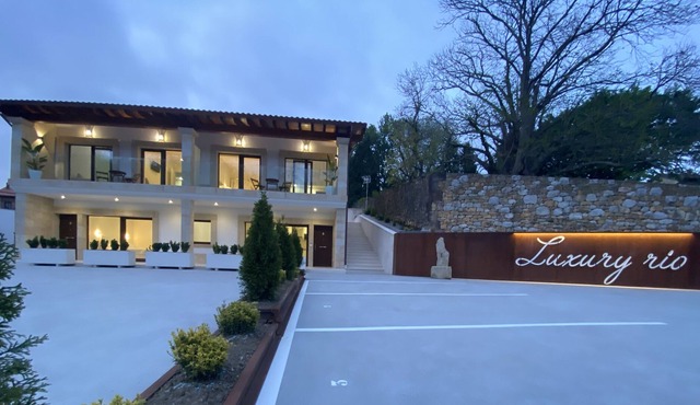 LUXURY RIO 3, Stylish apartment surrounded by nature, 5km from the beach.