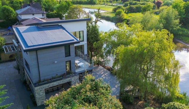 Luxury riverside home 4 bedrooms 5 bathrooms