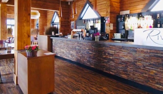 Luxury River Front Lodge on the Banks of the River Avon Stratford-upon-Avon