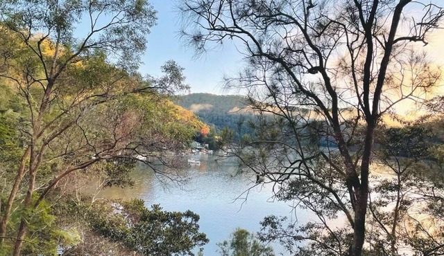 Luxury River Cabin, Hawkesbury River, Berowra Waters, NSW